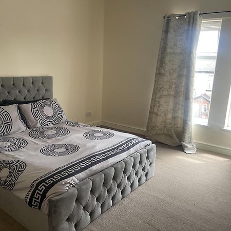 Stylish 1-Bed Apt - Sleeps 4 - Parking - Wifi Manchester Exteriör bild